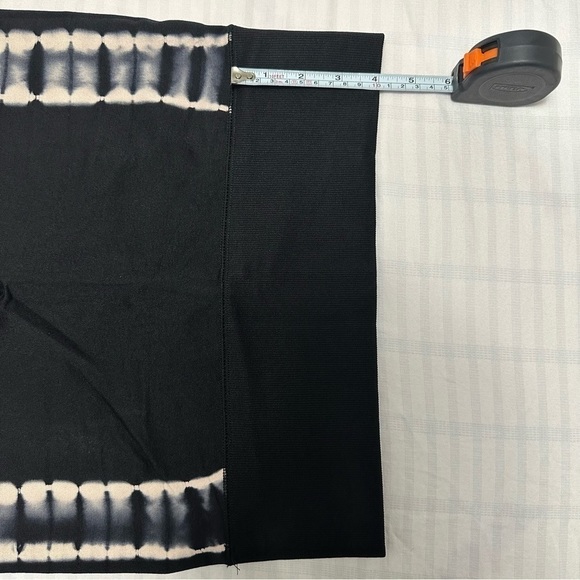 BLACK  FOREVER 21 CALF LENGHT LEGGINGS. - Picture 8 of 8